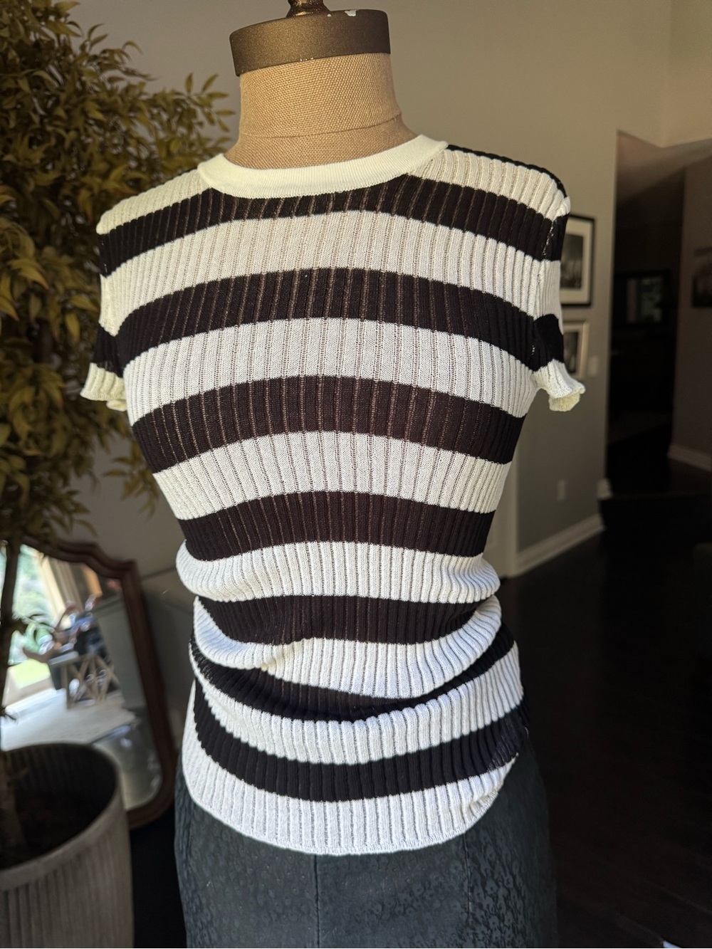 Black and White Striped Ribbed Short Sleeve Top size S